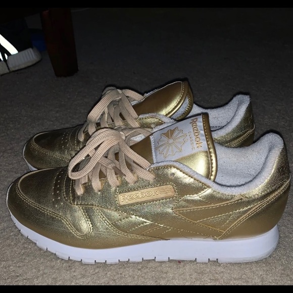 Reebok Shoes - Reebok Classic